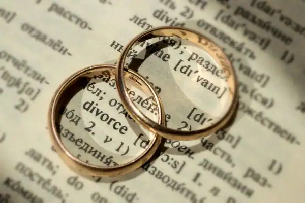 Image of rings removed before divorce mediation Chesterfield